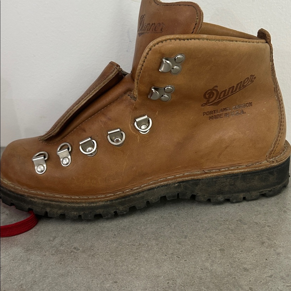 Danner Mountain Light Cascade Leather Hiking Boots with Red Laces - Picture 6 of 11